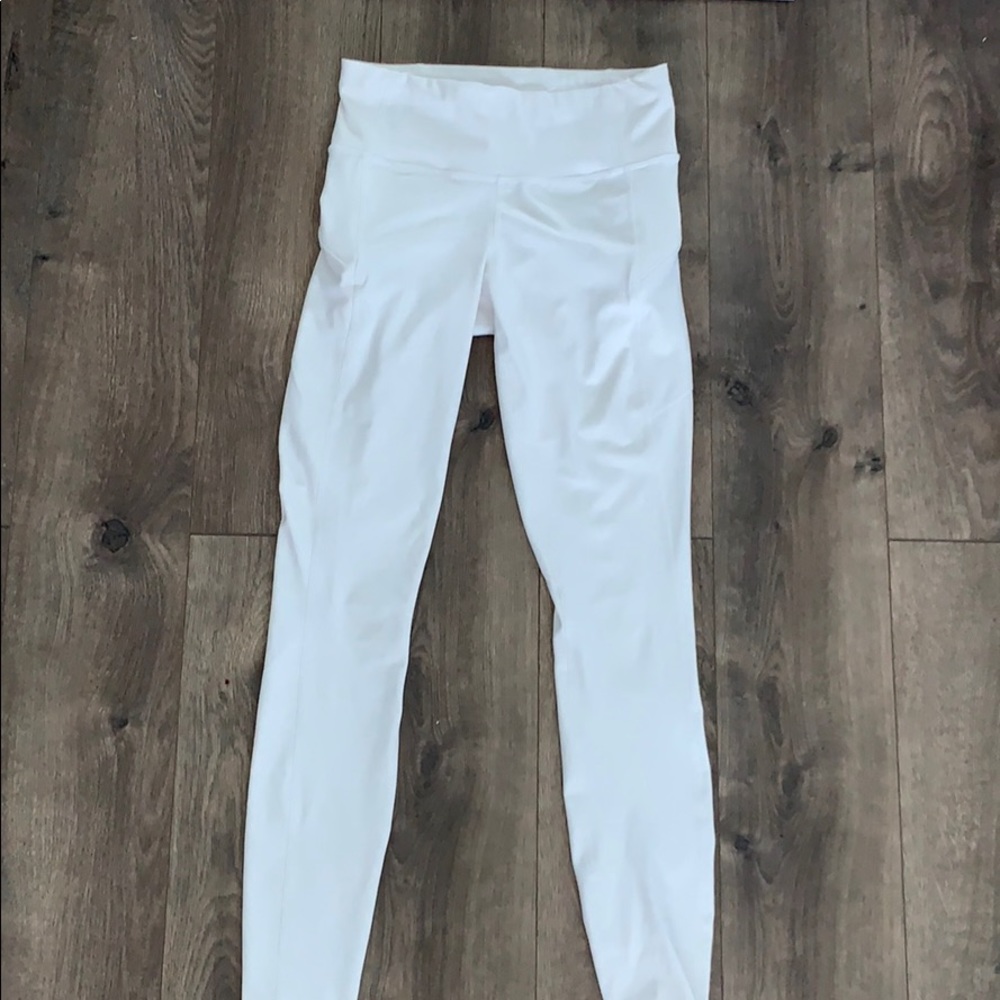 Women’s white athleta leggings with pockets!